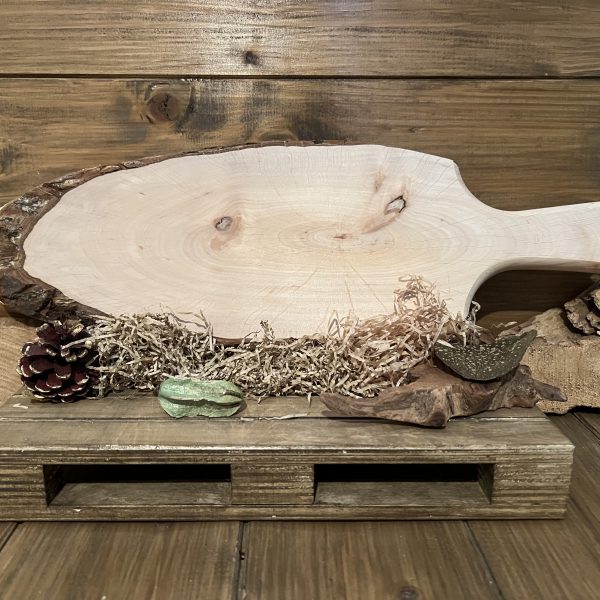 Tagliere ovale in legno artigianale – un manico