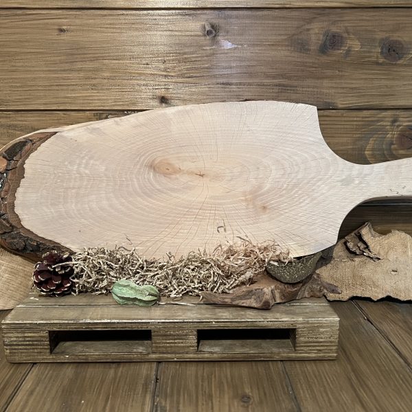 Tagliere ovale in legno artigianale – un manico
