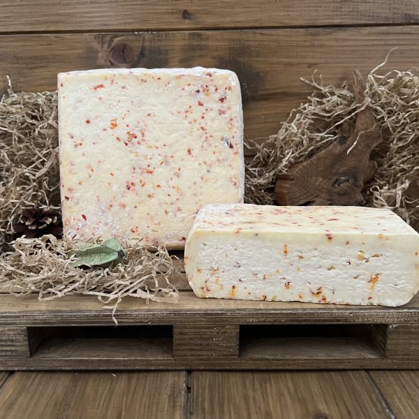 Stracchino intero nostrano con peperoncino
