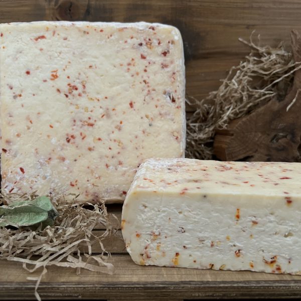 Stracchino intero nostrano con peperoncino